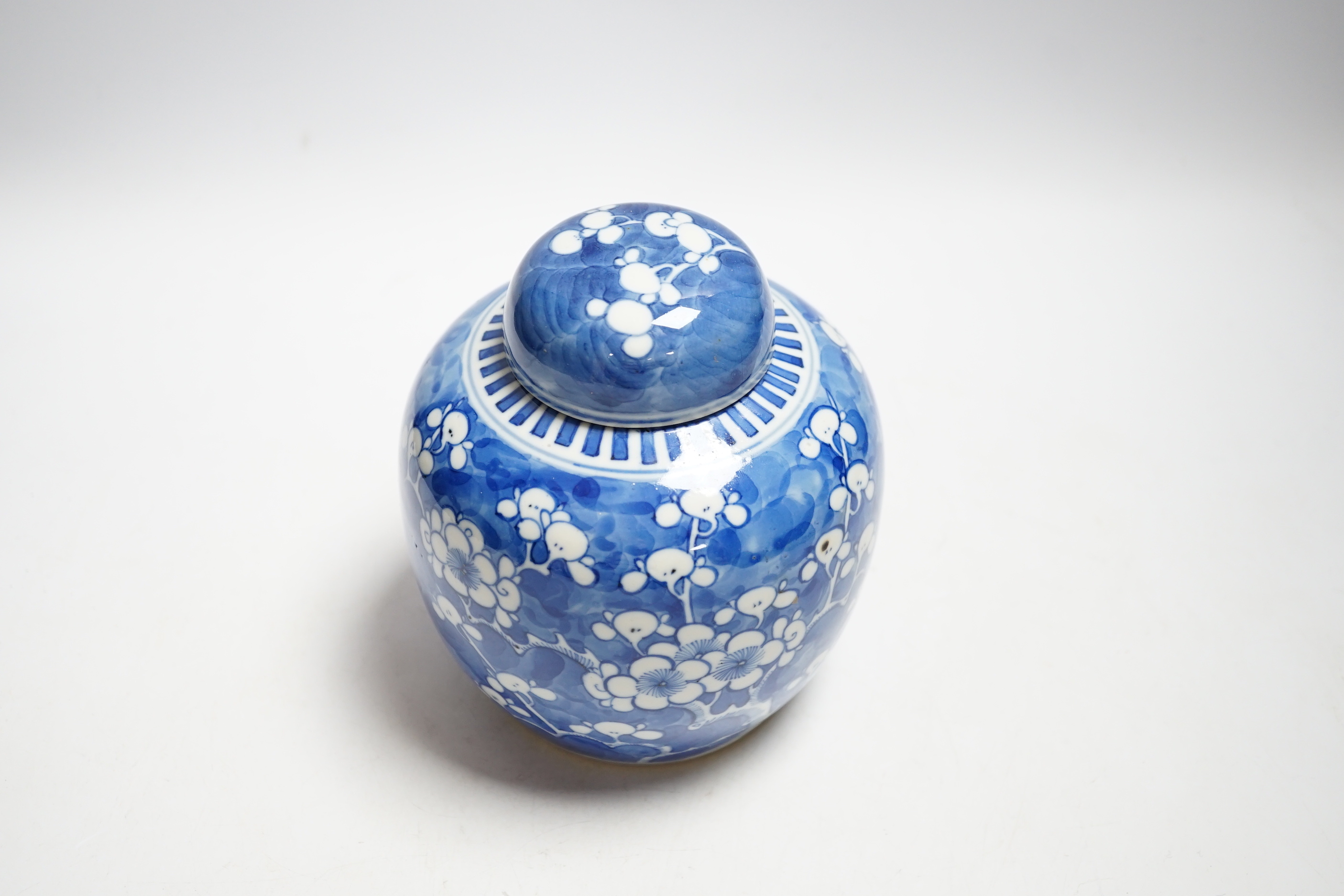 An early 20th century Chinese blue and white prunus jar and cover, 14cm